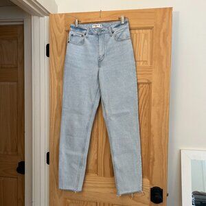Abercrombie & Fitch The Mom High Rise Curve Love Raw Hem Size 26 Long Jean